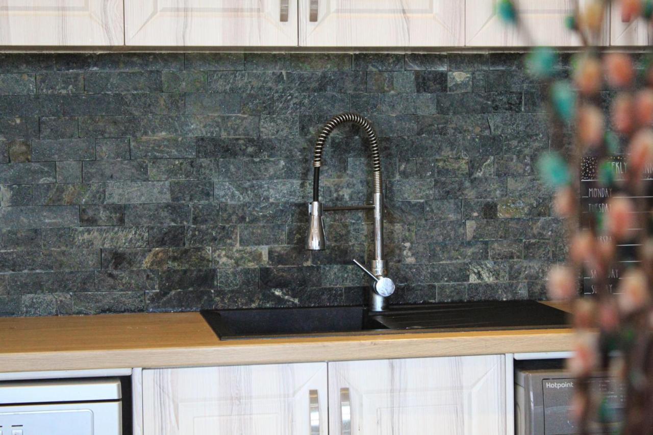 Lavish 2 Bed Sleeps 5 Near Lanark Apartment Carstairs Bagian luar foto